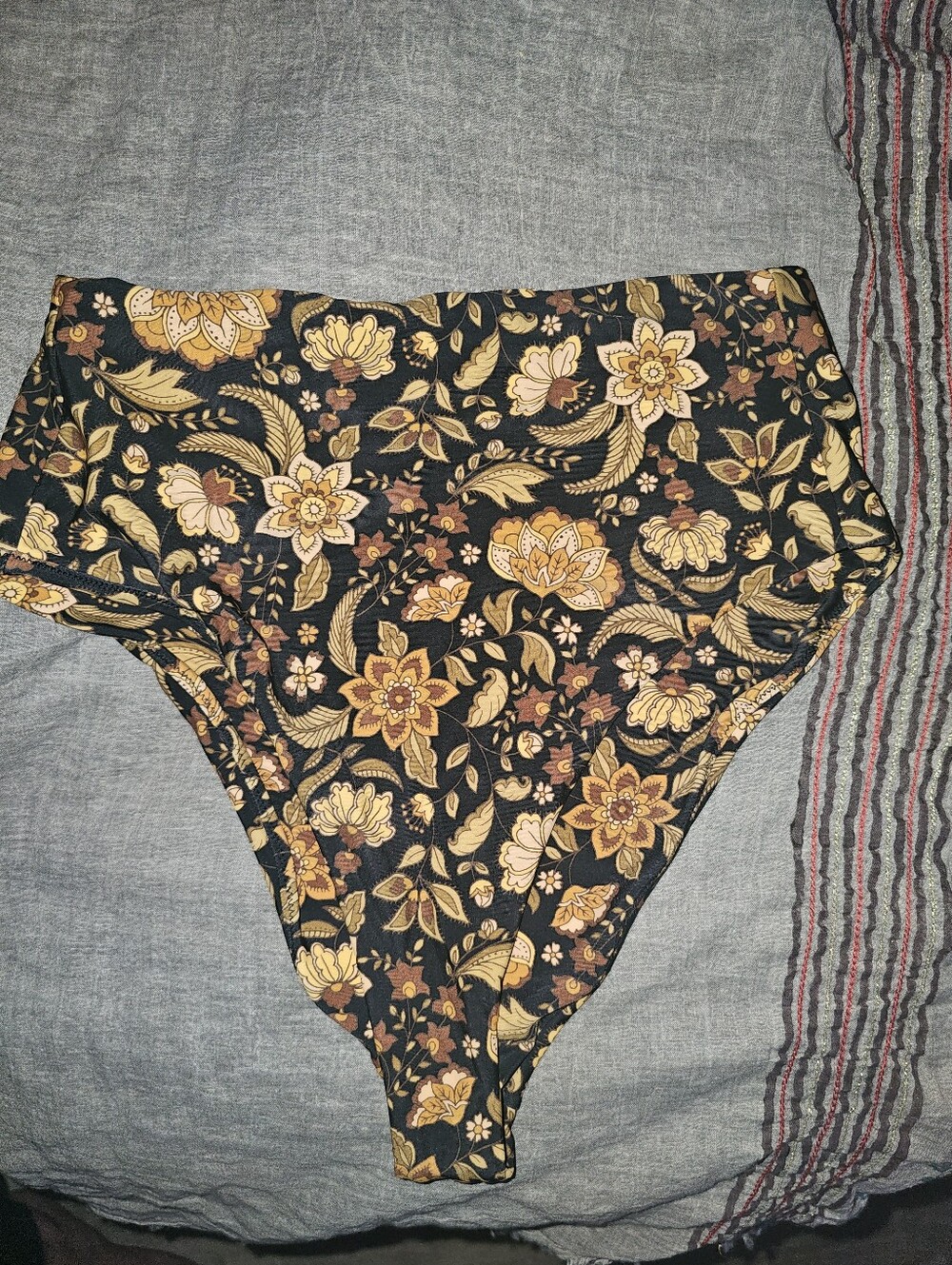 KAVALA COLLECTIVE Rhapsody Kalani Top & Samet Bottom Bikini - Small - Picture 5 of 14